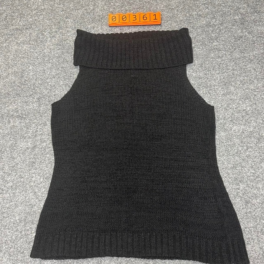 Black Chico's Design acrylic & nylon knit turtleneck tank top in a size 2.